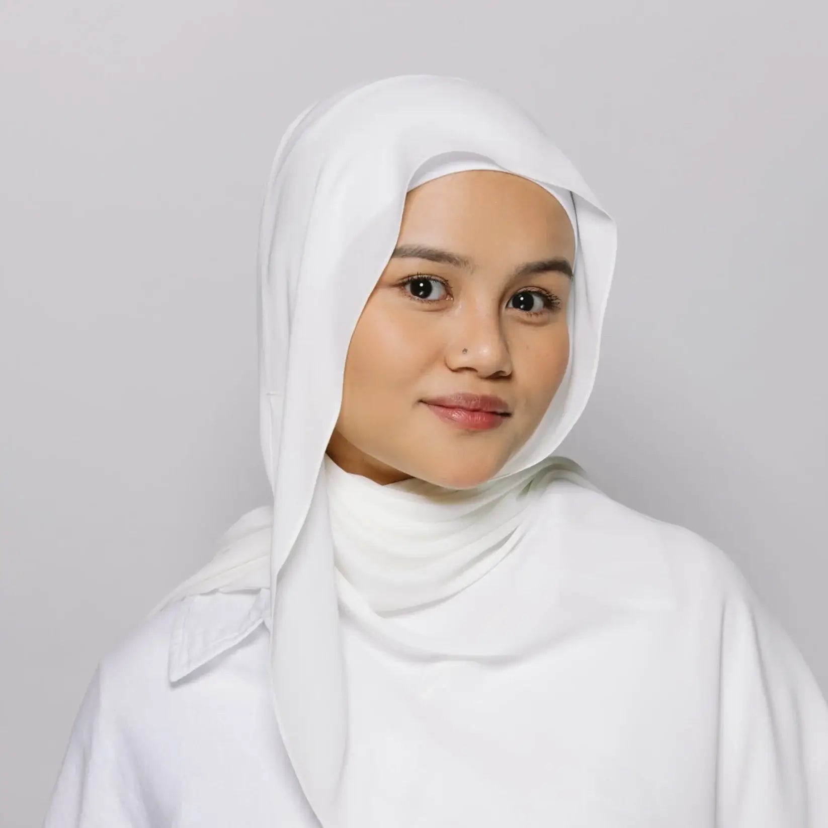 Luxe Hijab – Eleganter Chiffon mit integrierten Magneten
